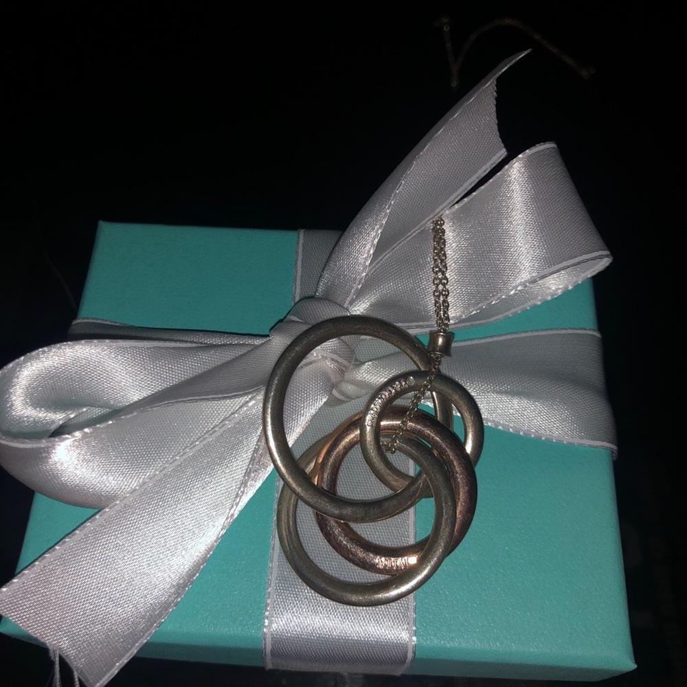 Tiffany & Co interlocking circle pendant